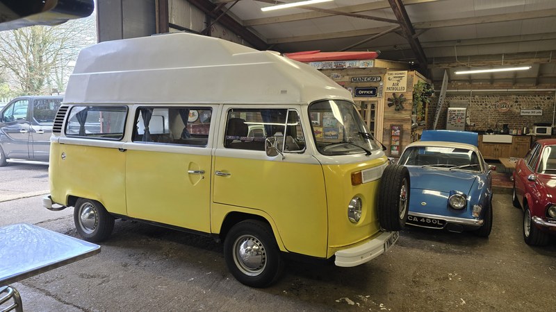 1977 Volkswagen Type 2 - 2 1977 Volkswagen Type 2 - 2