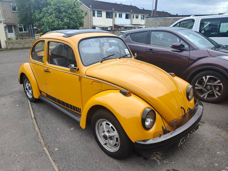Rapid Classics: Eine Suche. Alle Oldtimer. 25 » Rapid Classics: Eine Suche. Alle Oldtimer. 1973 Volkswagen Beetle Square Window 1200