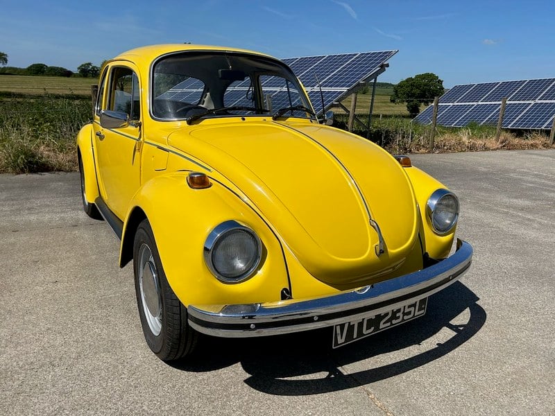 Rapid Classics: Eine Suche. Alle Oldtimer. 27 » Rapid Classics: Eine Suche. Alle Oldtimer. 1973 Volkswagen Beetle Square Window 1300