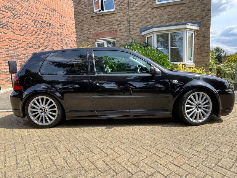 Volkswagen Golf R32 kaufen bei Car & Classic