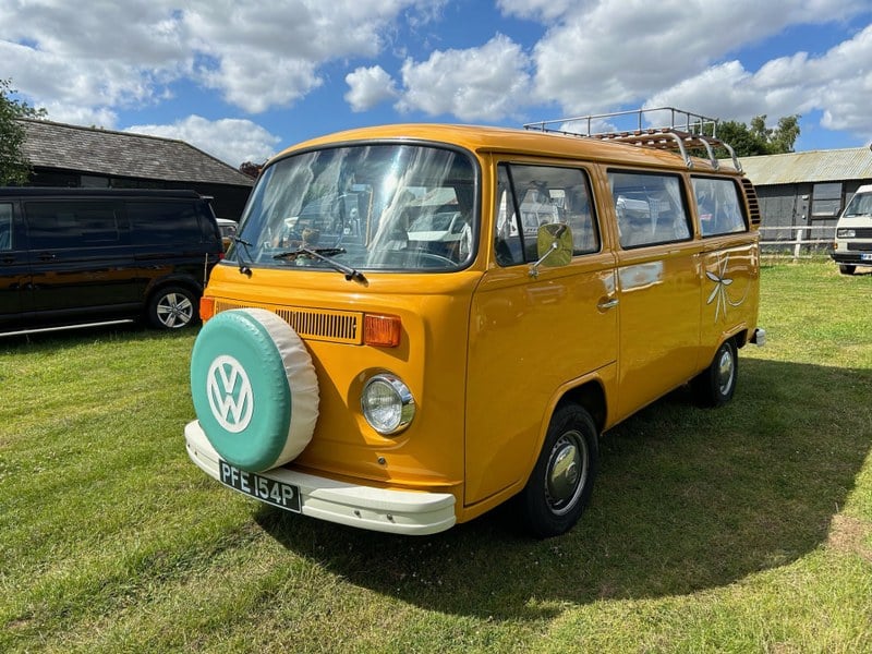 1976 Volkswagen Type 2 - 2 1976 Volkswagen Type 2 - 2