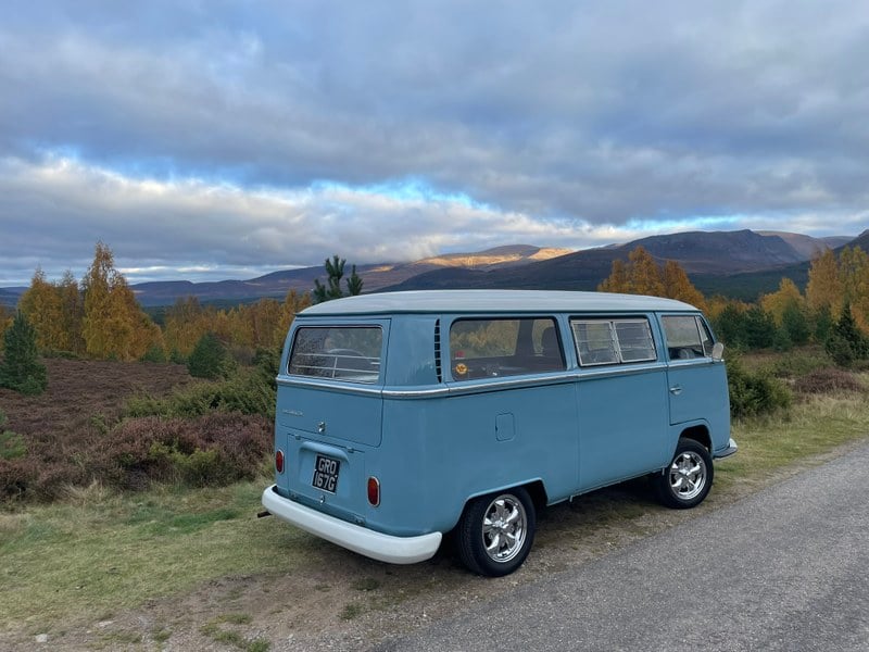 1968 Volkswagen T2 microbus deluxe with sunroof