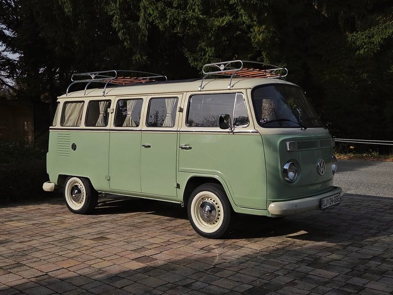 1982 Volkswagen Type 2 - 1 1982 Volkswagen Type 2 - 1