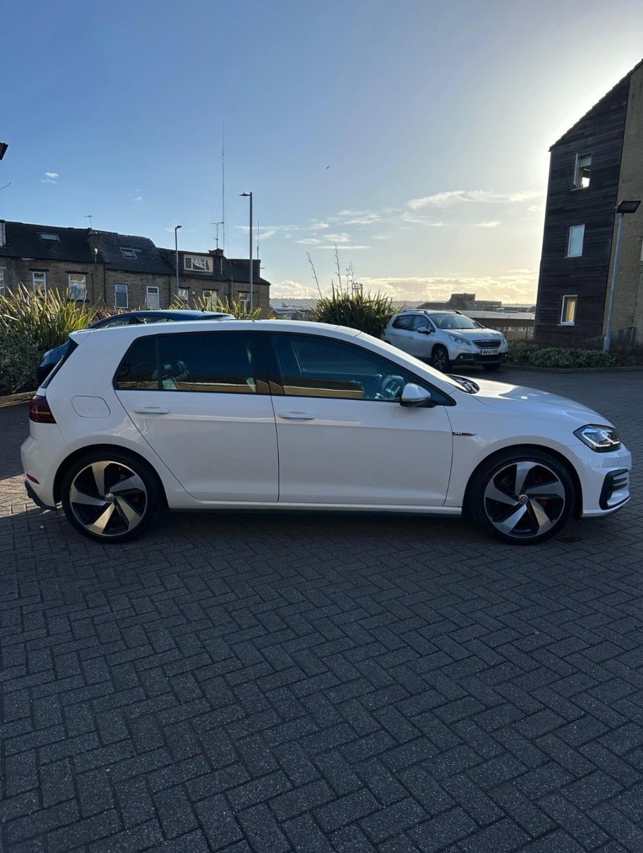 2017 Volkswagen Golf Weiß Automatik, 6 Gänge Rechtslenker in Bradford ...