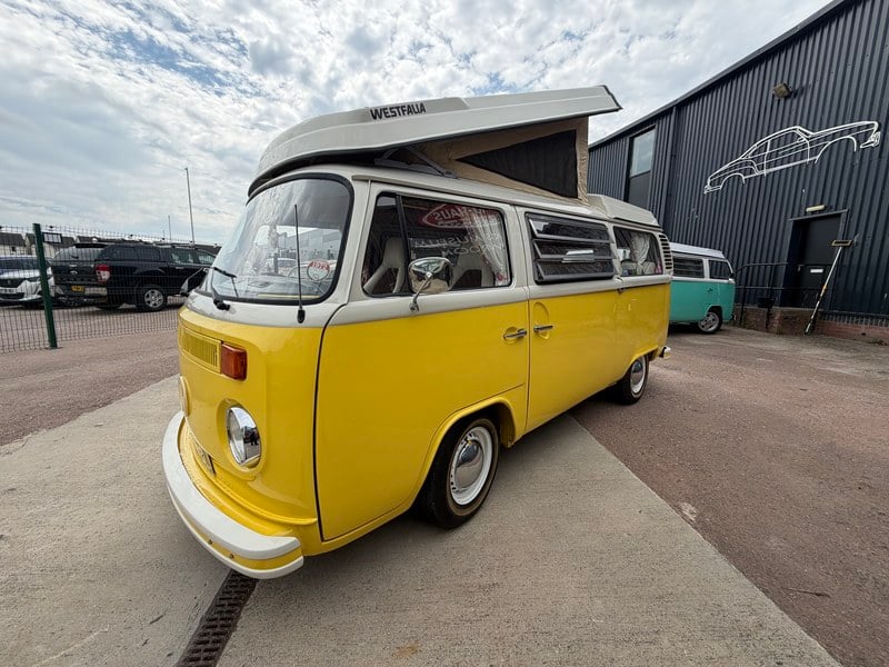 1972 Volkswagen Type 2 - 2 1972 Volkswagen Type 2 - 2