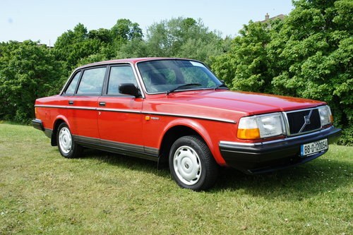 1988 VOLVO 240GL 51,000 miles with full history - timewarp! For Sale