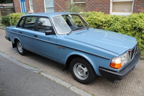 1983 Pure Time Warp Volvo 240 DL Automatic With Just 28k Miles  VENDUTO