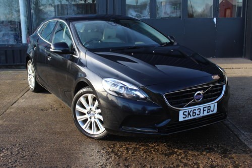2013 VOLVO V40 D2, ONLY 30000 MILES, CREAM LEATHER, FSH For Sale