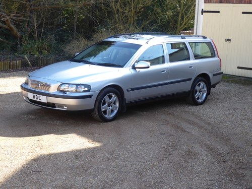 2002 Volvo V70 2.5T AWD 210bhp 74000 miles Full Service History SOLD
