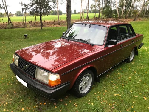 1983 Volvo 240 TURBO in pristine (like new) condition In vendita