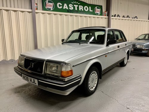 1900 Stunning 1990 Volvo 240GL *26 service stamps* SOLD