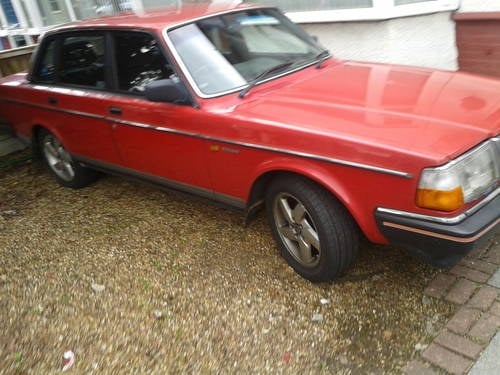 1986 VOLVO 240 GL SALOON MANUAL  5 SPEED £595   SOLD  SOLD