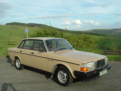 1984 84/A 240 (244) DL 2.1 Saloon Auto. 69000 Miles. VENDIDO