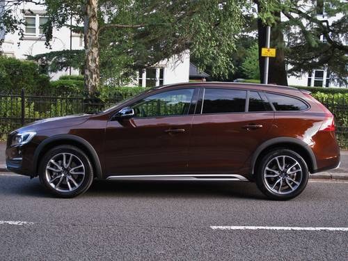 VOLVO V60 CROSS COUNTRY 2.0 NAV LUX AUTOMATIC 2017/17 WOW !! SOLD