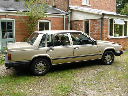 1986 Reduced - early 744GL auto, rare year & colour. For Sale