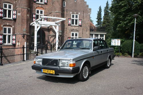 1991 VOLVO 240 GL AUTOM.  /  OUTSTANDING. For Sale