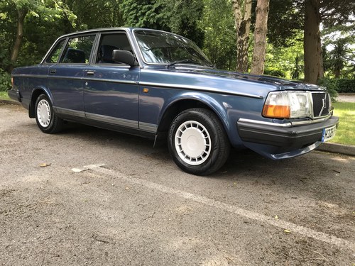 1990 Volvo 240gl 2.0 auto - mot In vendita
