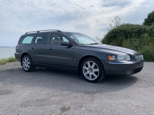 2005 Volvo V70 D5 6 speed manual AWD Red leather inscription For Sale
