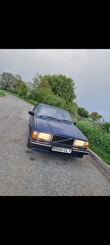 1985 VOLVO 740GL In vendita