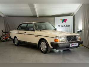 1990 Outstanding Volvo 240 Saloon (picture 1 of 43)