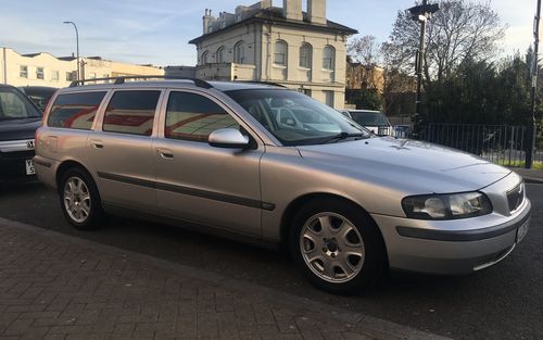 2001 Volvo V70 (picture 1 of 15)