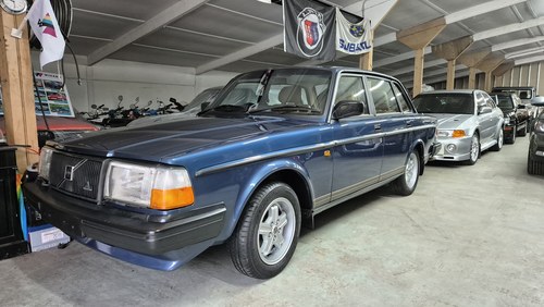 1990 Volvo 240 - 2