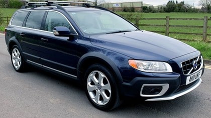VOLVO XC70 2.4 D5 SE LUX // MANUAL GEARBOX // 12 SERVICES