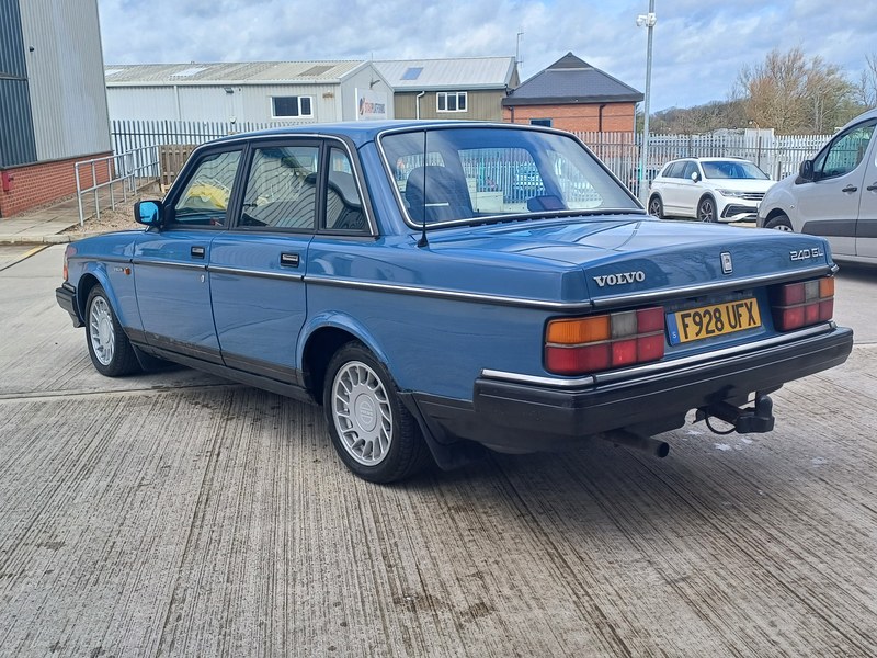 1988 Volvo 240 - 7