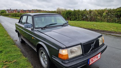 1989 Volvo 240  GLT saloon