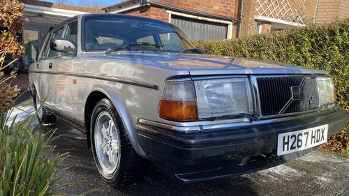 1991 Volvo 240 GL saloon auto 2.0L