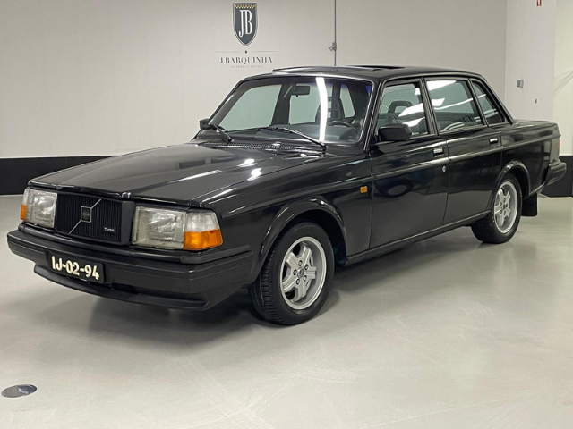 1984 Volvo 244 - 1 1984 Volvo 244 - 1