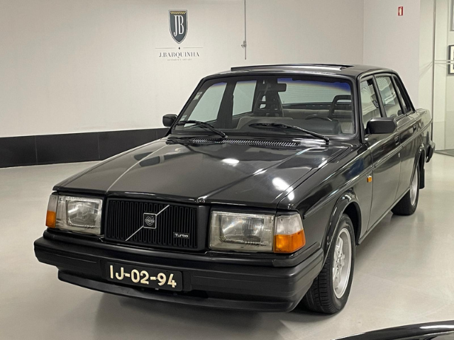 1984 Volvo 244 - 2 1984 Volvo 244 - 2