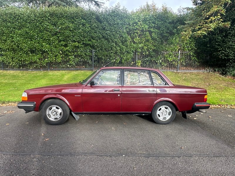 1982 Volvo 244 - 2 1982 Volvo 244 - 2