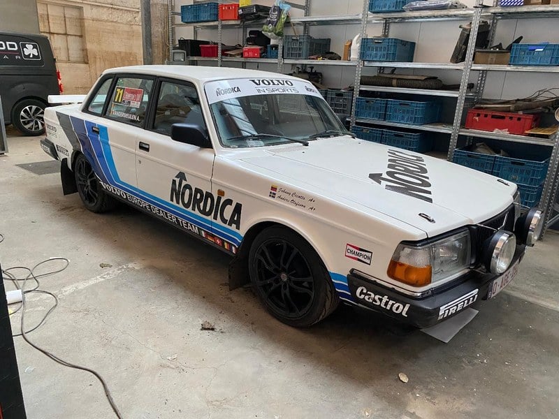 1986 Volvo 244 - 1 1986 Volvo 244 - 1