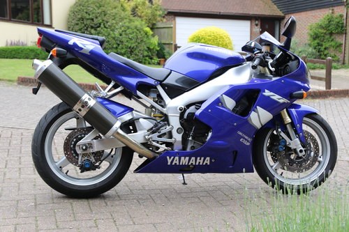 Yamaha R1 1999 14000 miles Blue For Sale
