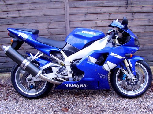 Yamaha YZF-R1 4XV (2 owners, 2200 miles) 1999 T Reg VENDUTO