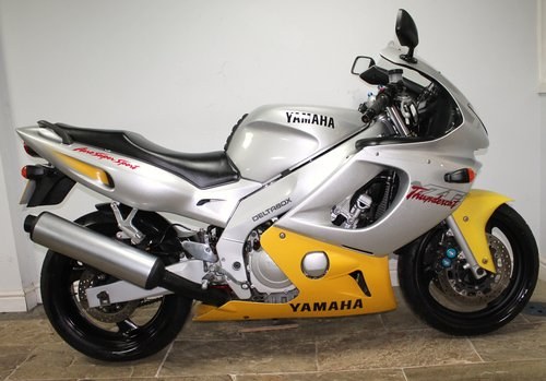 1996 Yamaha YZF 600cc Thundercat 6,000 Miles ONLY  VENDUTO