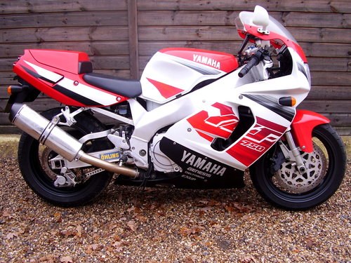 Yamaha YZF 750 R (UK bike, 2 owners, 2800 miles) 1997 R Reg. VENDUTO