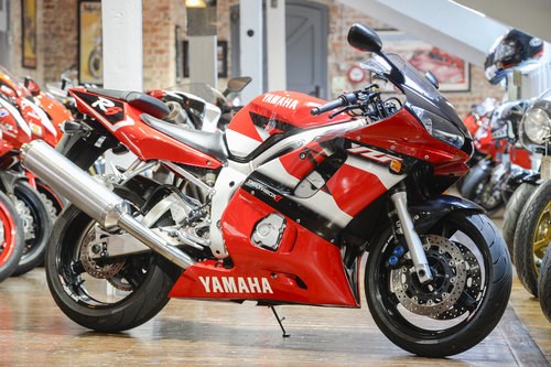 2001 Yamaha YZF-R6 EXCELLENT CONDITION TOO NICE TO TRADE For Sale