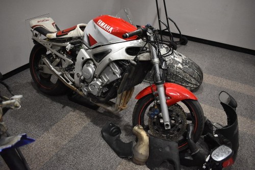 lot 107 - A 2000 Yamaha R6 project - 10/08/2019 For Sale by Auction