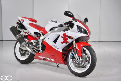 1998 Yamaha YZF R1 - Red & White - 15k Miles VENDUTO