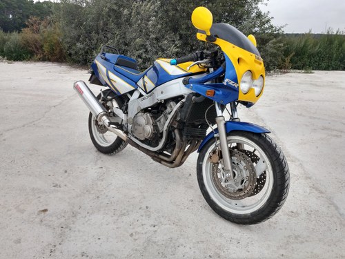 Early 1989 (F) Yamaha FZR600 3HE Blue/Yellow Retro For Sale
