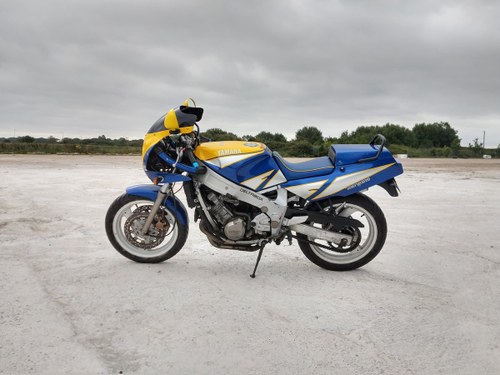 1989 Early (F) Yamaha FZR600 3HE Blue/Yellow Retro For Sale