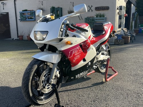 1991 Yamaha FZR250 Project bike En Venta
