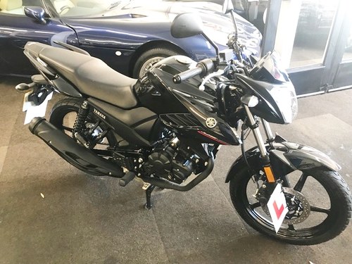2019 YAMAHA YS125 MOTORBIKE EURO4 - 7miles only from new In vendita