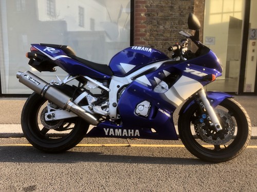 2000 Only 5000 miles!!! R6 yzf! deposit taken!!!! For Sale