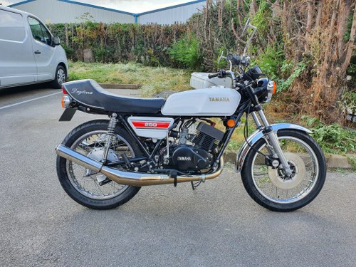 1976 Yamaha RD250 C Beautifully Restored in TZ Racing Colours For Sale
