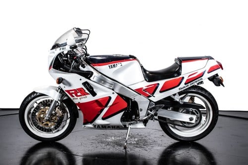 1989 YAMAHA FZR 1000 A vendre