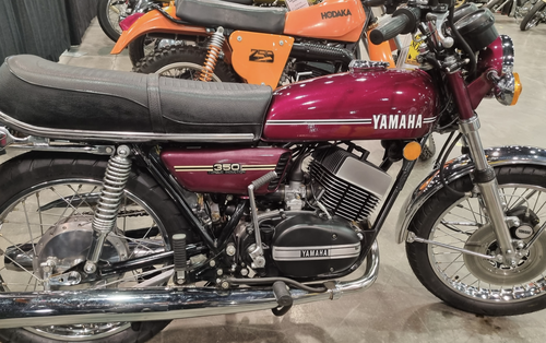 1974 Yamaha RD350A Pretty in Purple SOLD
