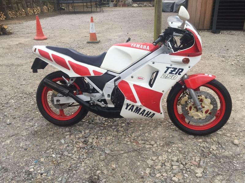 1986 Yamaha TZR 250 - 1